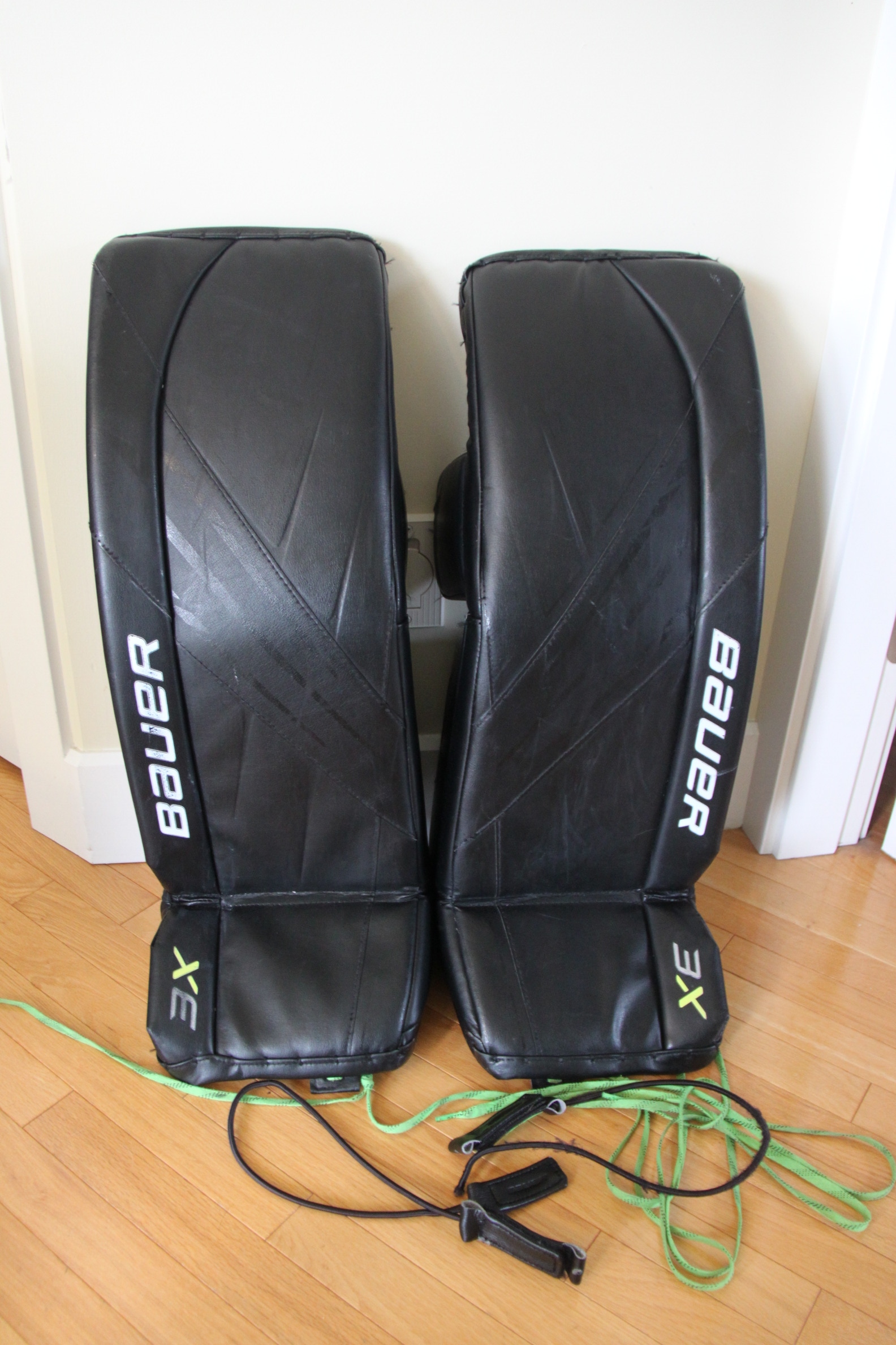 Used Large (32") Bauer Vapor 3X Goalie Leg Pads in Great Condition