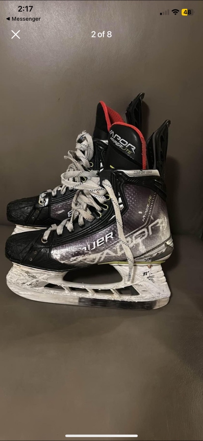 Senior Bauer Regular Width  Size 6.5 Vapor Hyperlite Hockey Skates
