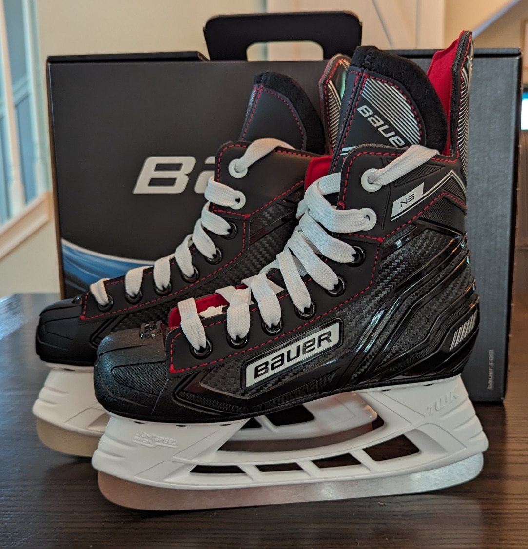 Junior New Bauer Ns Hockey Skates Regular Width Size 1