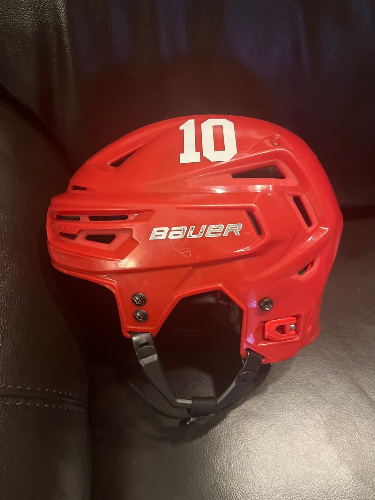 Used Medium Bauer  Re-Akt 150 Helmet