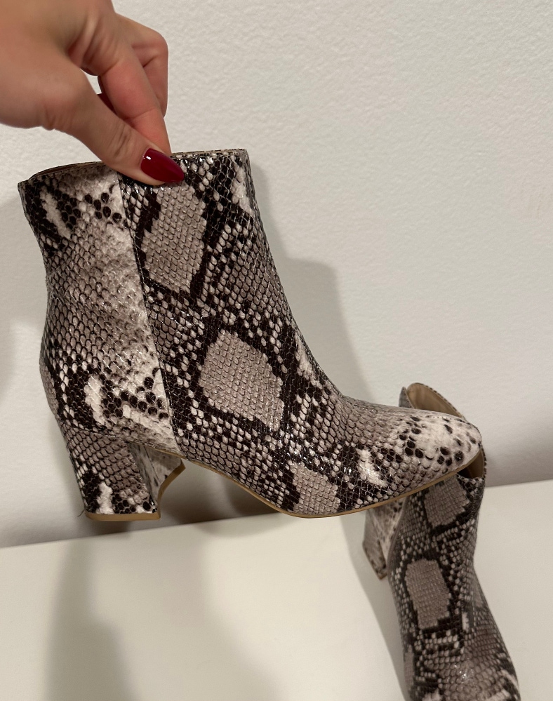 Snake skin women’s boots size 8