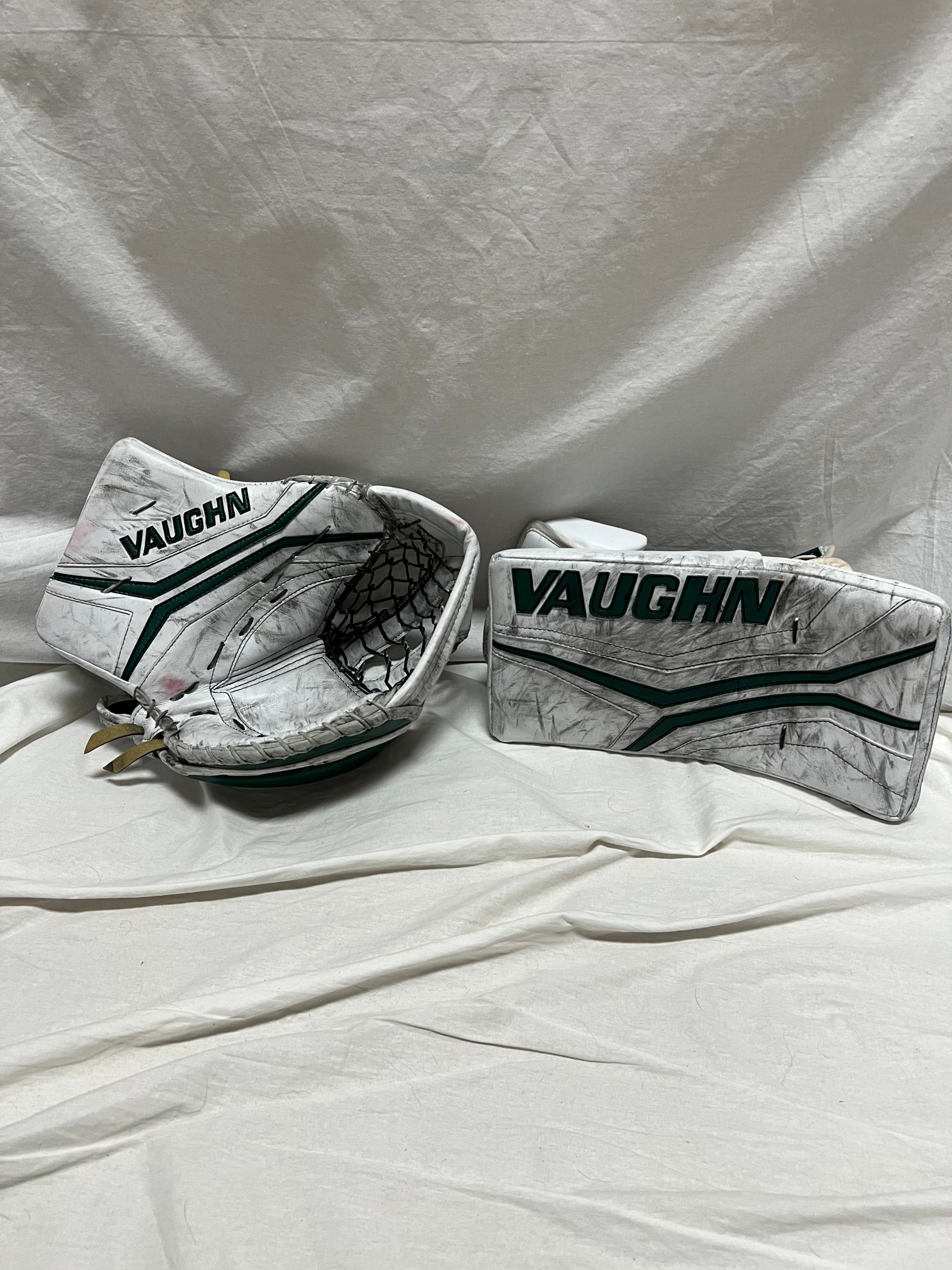 Augustine Vaughn V10 Pro Carbon Glove Set