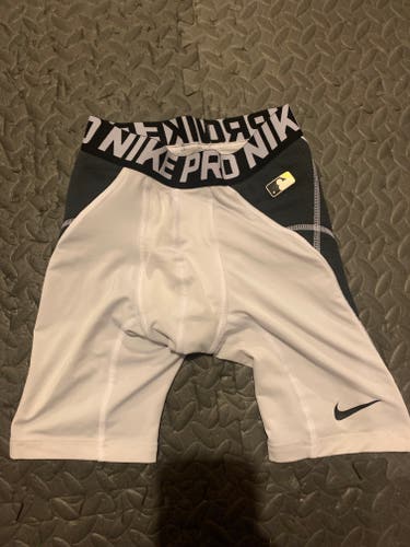 Baseball White Youth Used Medium Nike pro sliding shorts