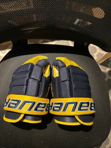 Bauer 13" Nexus Team Gloves