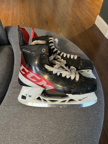 Used CCM Regular Width  9 JetSpeed FT4 Pro Hockey Skates