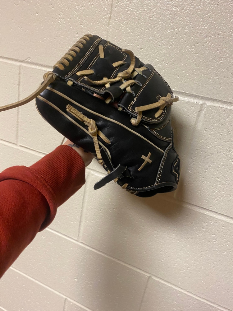 2023 Pitcher's 11.75" Japan select Baseball Glove