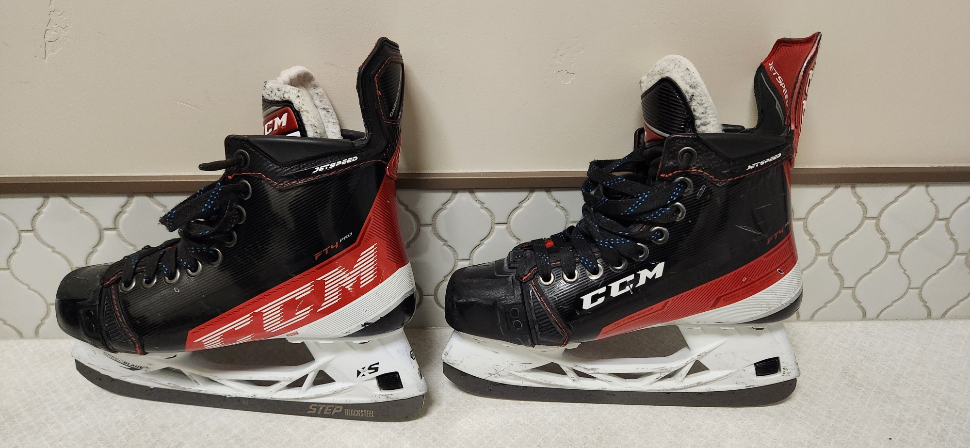 Intermediate Used CCM JetSpeed FT4 Pro Hockey Skates Regular Width Size 5.5