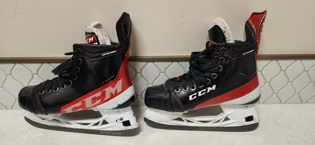 CCM JetSpeed FT4 Pro Hockey Skates Regular Width Size 5.5