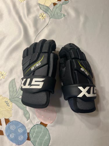 Used  STX Medium Stallion 200 Lacrosse Gloves