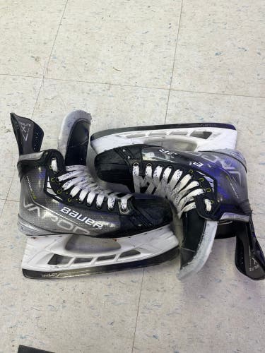 Maple Leafs Brandon Kruse Bauer Vapor Hyperlite Hockey Skates Regular Width Pro Stock 7.25