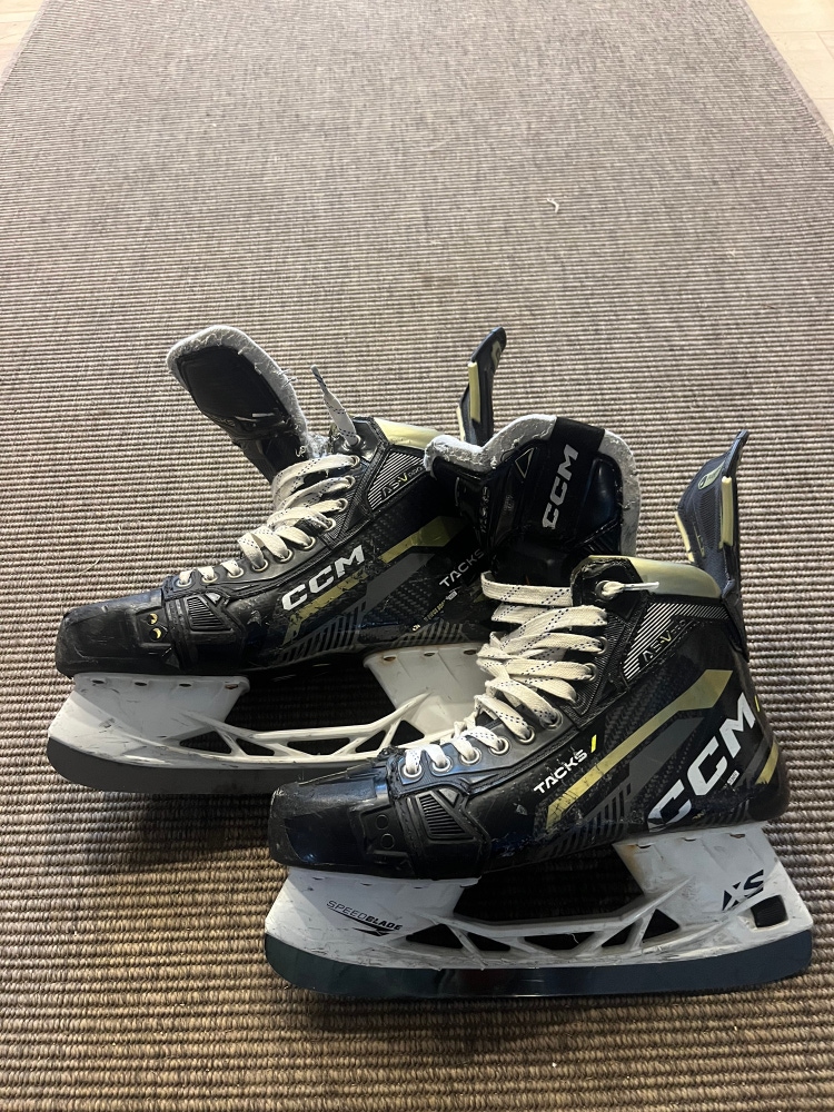 Used CCM Wide Width   10.5 AS-V Pro Hockey Skates