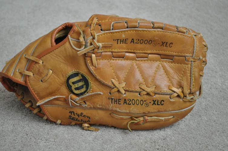 13" Wilson A2000 XLC RHT Baseball Softball Glove Mitt
