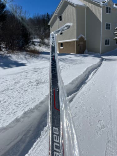 Senior Right Handed P28  Vapor Hyperlite Hockey Stick