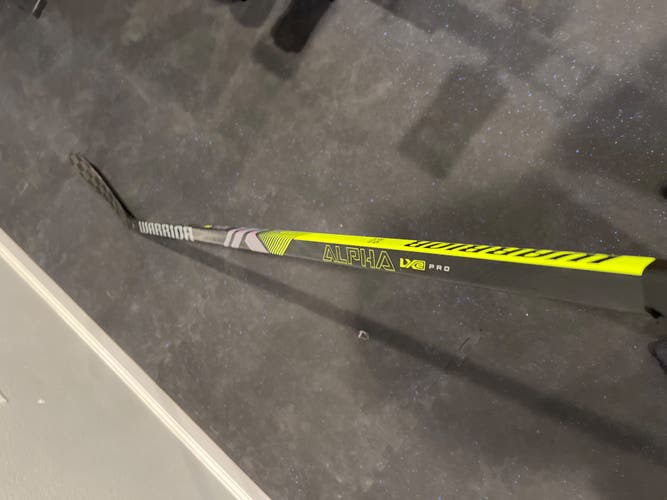 Senior Right Handed W03  Alpha LX2 PRO Hockey Stick