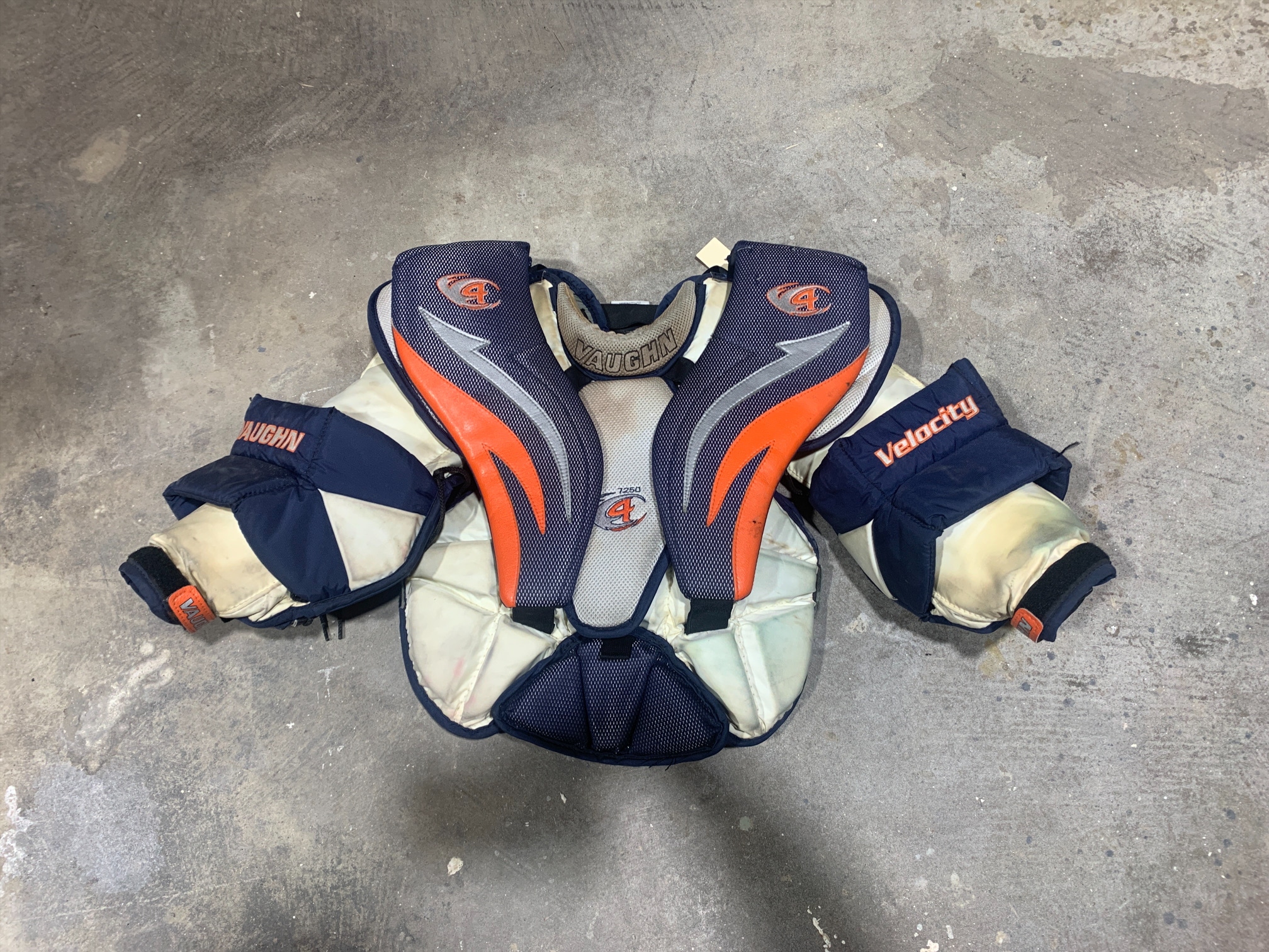 Used Junior Large Vaughn Velocity V4 7250 Goalie Chest Protector