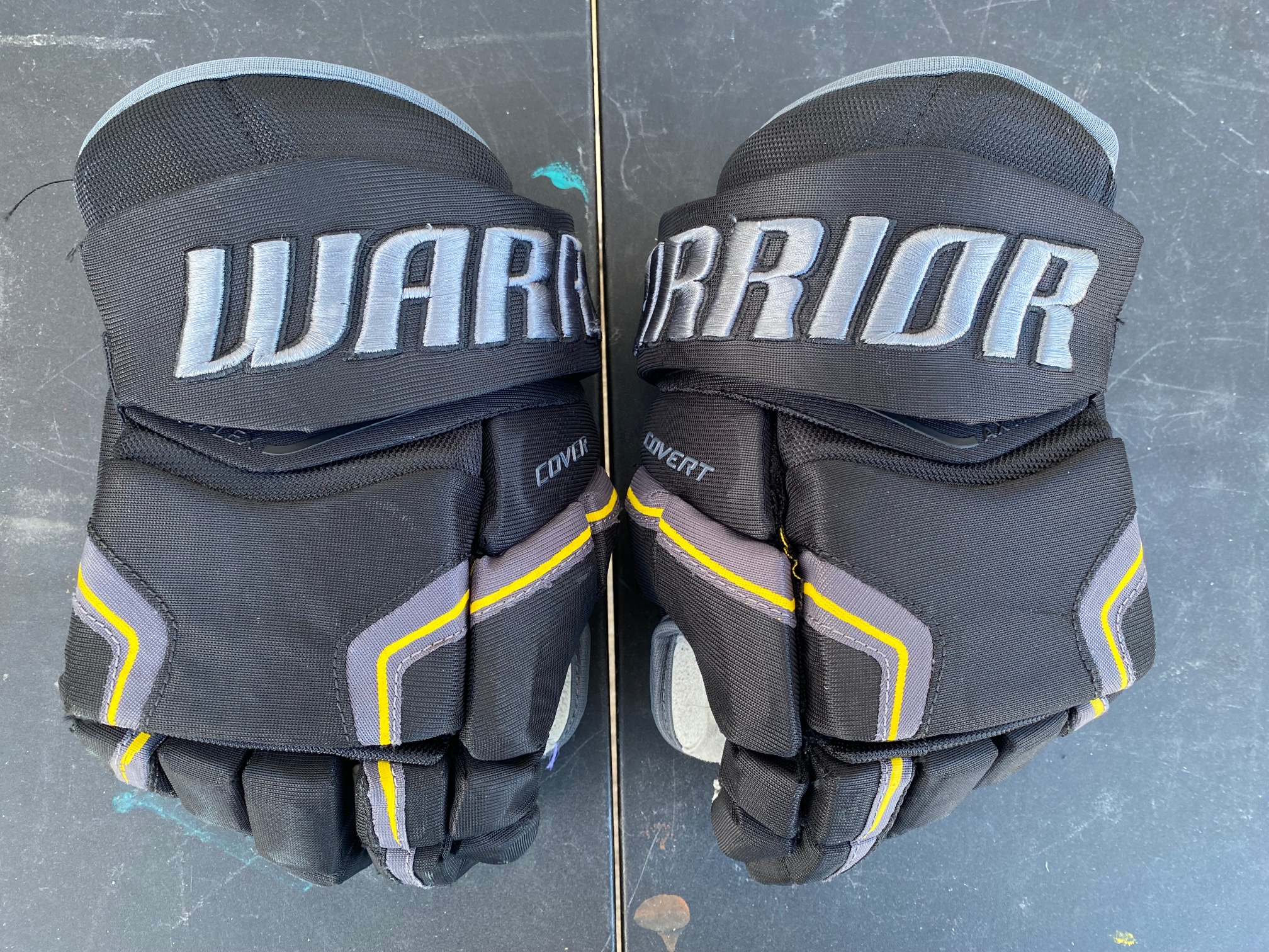Warrior Covert QRE Pro Stock Hockey Gloves 13" Black 3822