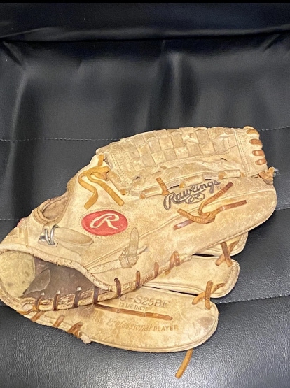 Rawlings Pro S25BF Right Handed Pitcher’s Glove 12.5” Light Camel Leather