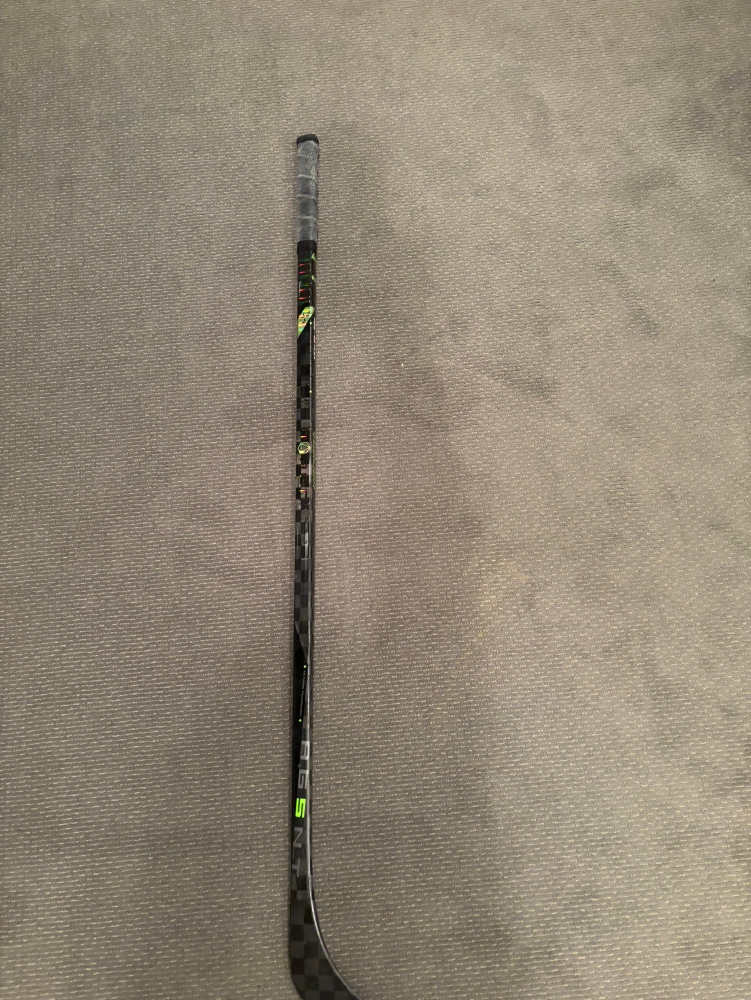 Intermediate Right Handed P28 Pro Stock Ag5nt Hockey Stick