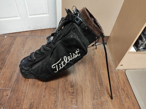 Titleist Golf Dual Strap Stand Bag Black/White