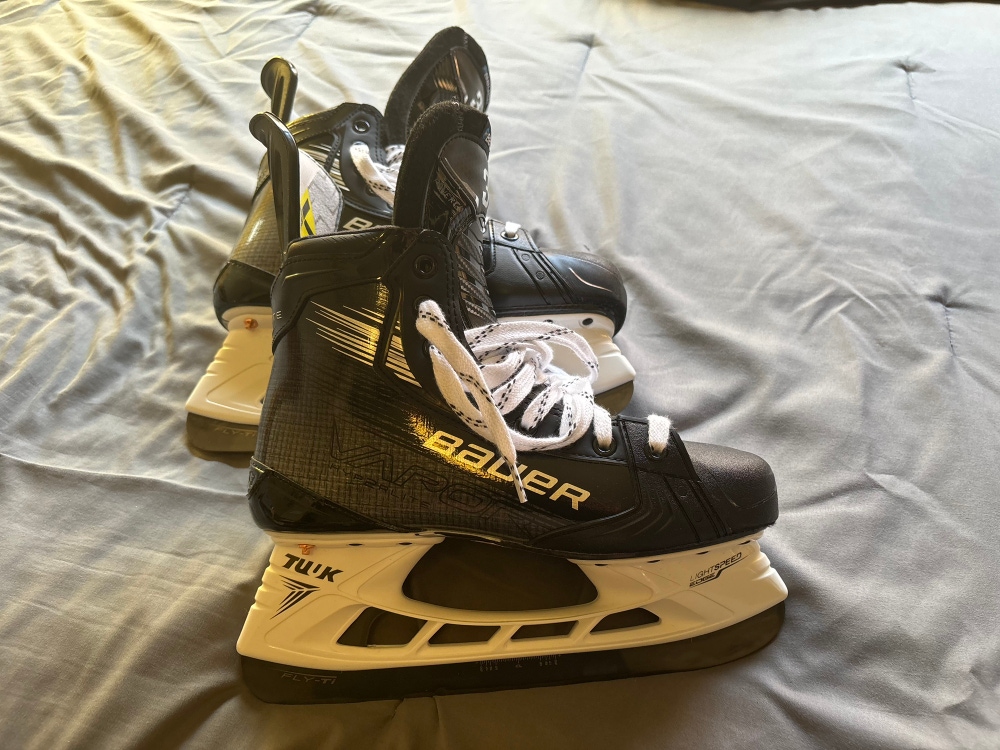 Bauer Vapor Hyperlite 2 Hockey Skates Size 8.25