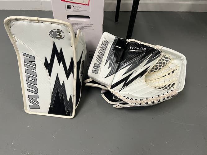 Near Mint Vaughn V3 Glove And Blocker