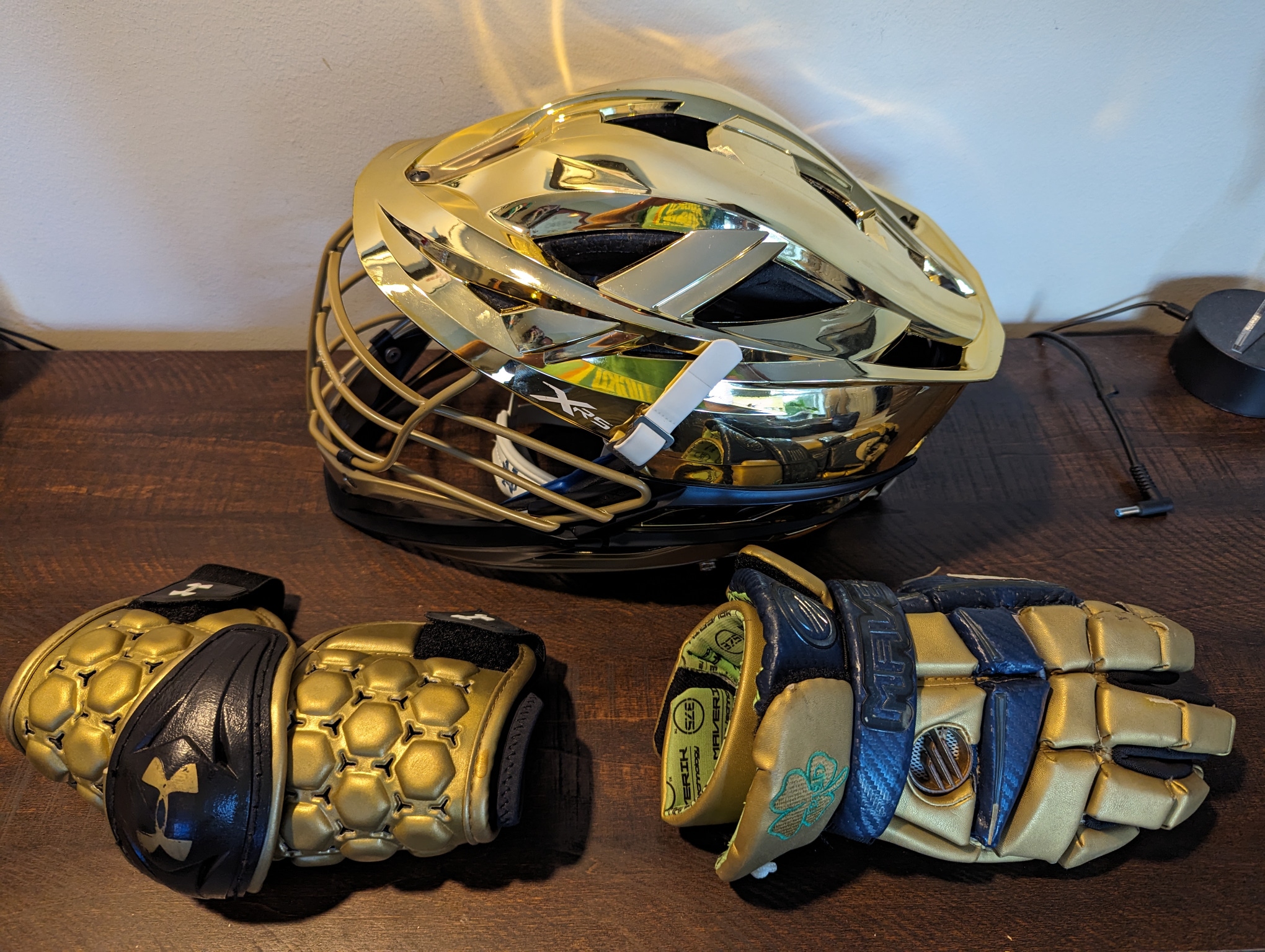 Notre Dame Bundle: Helmet, Gloves and Arm
