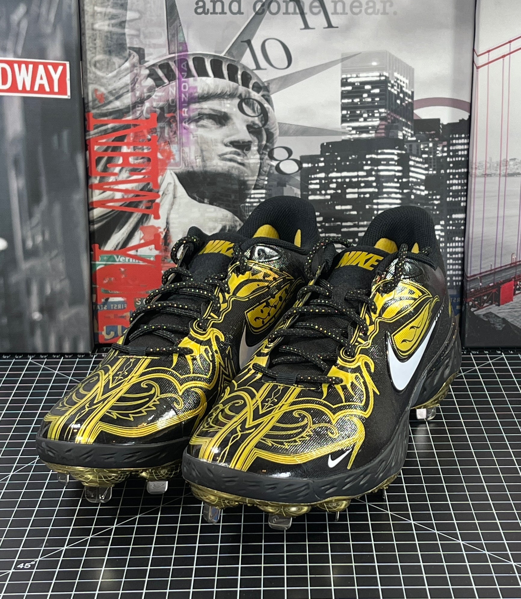nike black and gold softball cleats