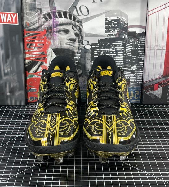 Nike Alpha Huarache Elite 3 Low PRM “Black Gold” Men display picture 1