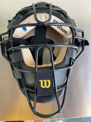 Wilson Umpire Mask Catchers