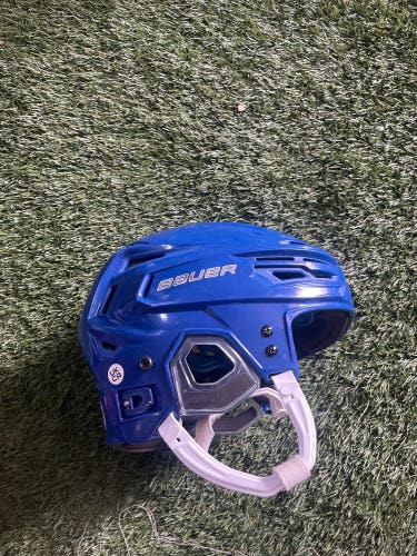 Used Medium Bauer Re-Akt 150 Helmet