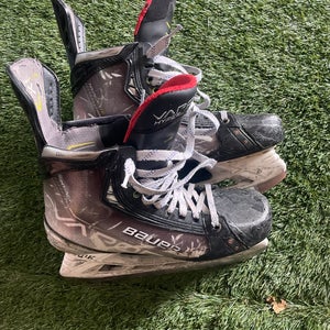 Senior Bauer Regular Width 10.5 Vapor Hyperlite Hockey Skates