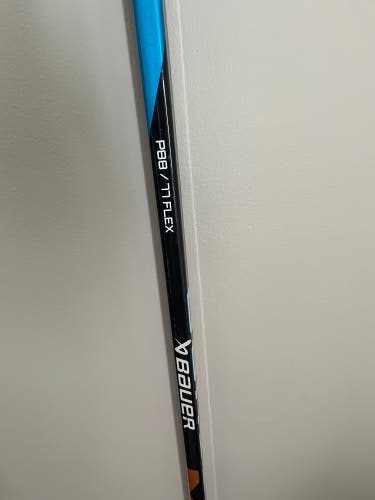 Senior Right Handed P88  Nexus E4 Hockey Stick