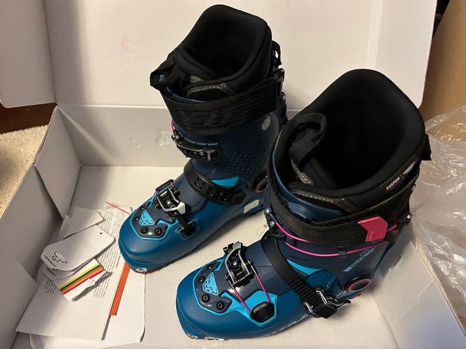 New Women's Alpine Touring Ski Boots Medium Flex