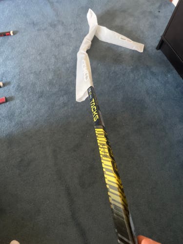 New 2 Pack Right Handed P28 AS-VI PRO Hockey Stick