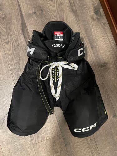 Like New CCM Tacks AS-V Junior Small Hockey Pants