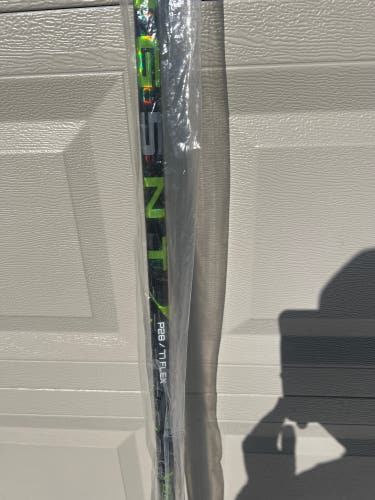 Senior Left Hand P28  Ag5nt Hockey Stick