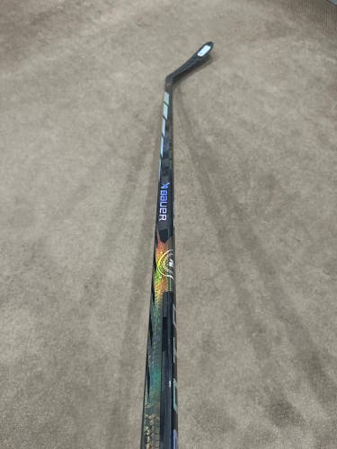 P28 77 Flex Senior Right Handed P28  Proto-R Hockey Stick