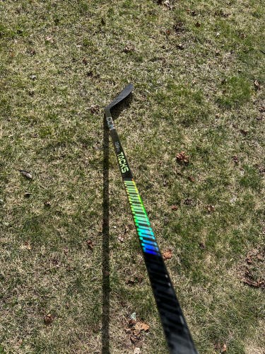 NEW JR CCM Tacks AS6 Pro 50 Flex P28 Right Stick