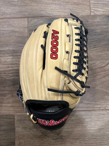 New Right Hand Throw 11.75" A2000 D33 Baseball Glove