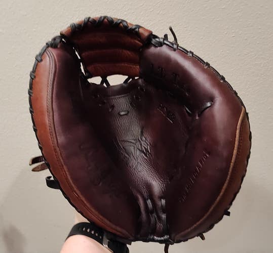 Rawlings Lite Toe RCM22 "The Bull" Catcher's Mitt - 32" RHT Fastback Model