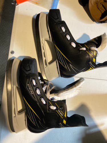 Used CCM Size 5 Tacks 1092 Hockey Skates