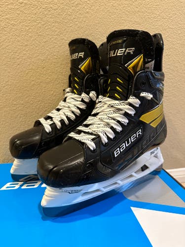 Senior Used Bauer Supreme UltraSonic Hockey Skates 8 - Lightly Used