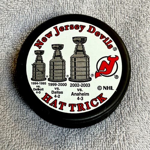 New Jersey Devils Commemorative Stanly Cup Champions “Hat Trick” Hockey Puck