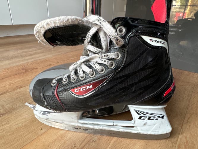 Used CCM Regular Width   Size 5.5 RBZ 60 Hockey Skates