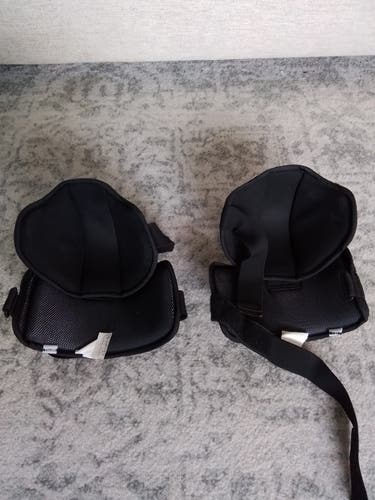 Used Vaughn Ventus SLR2 Senior Goalie Knee & Thigh Protector