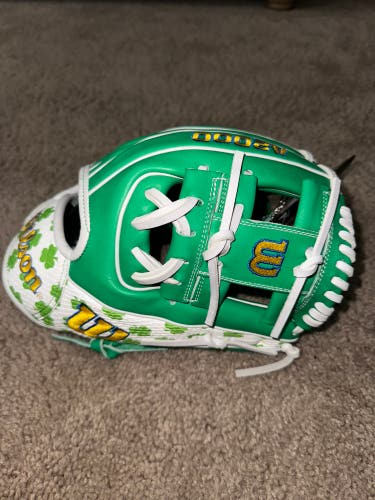 New Infield 11.5" A2000 Baseball Glove