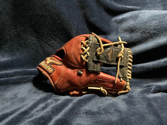 Mizuno Baseball Glove