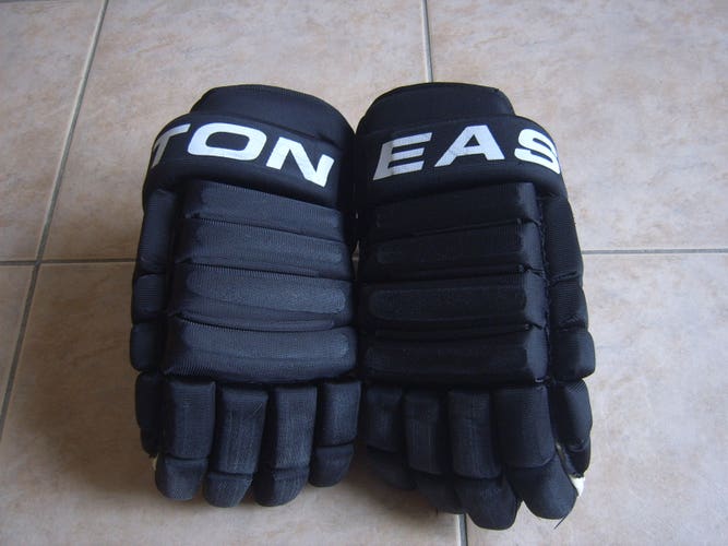 Great Condition Easton Pro Senior Hockey Gloves sz 13" Black/White Penguins/Flyers/Bruins/Kings