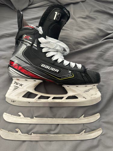Senior Bauer Regular Width Pro Stock 9.5 Vapor 2X Pro Hockey Skates