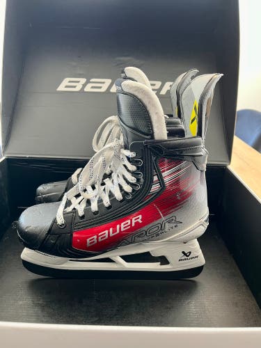Senior Bauer Regular Width  7 Vapor Hyperlite 2 Hockey Skates